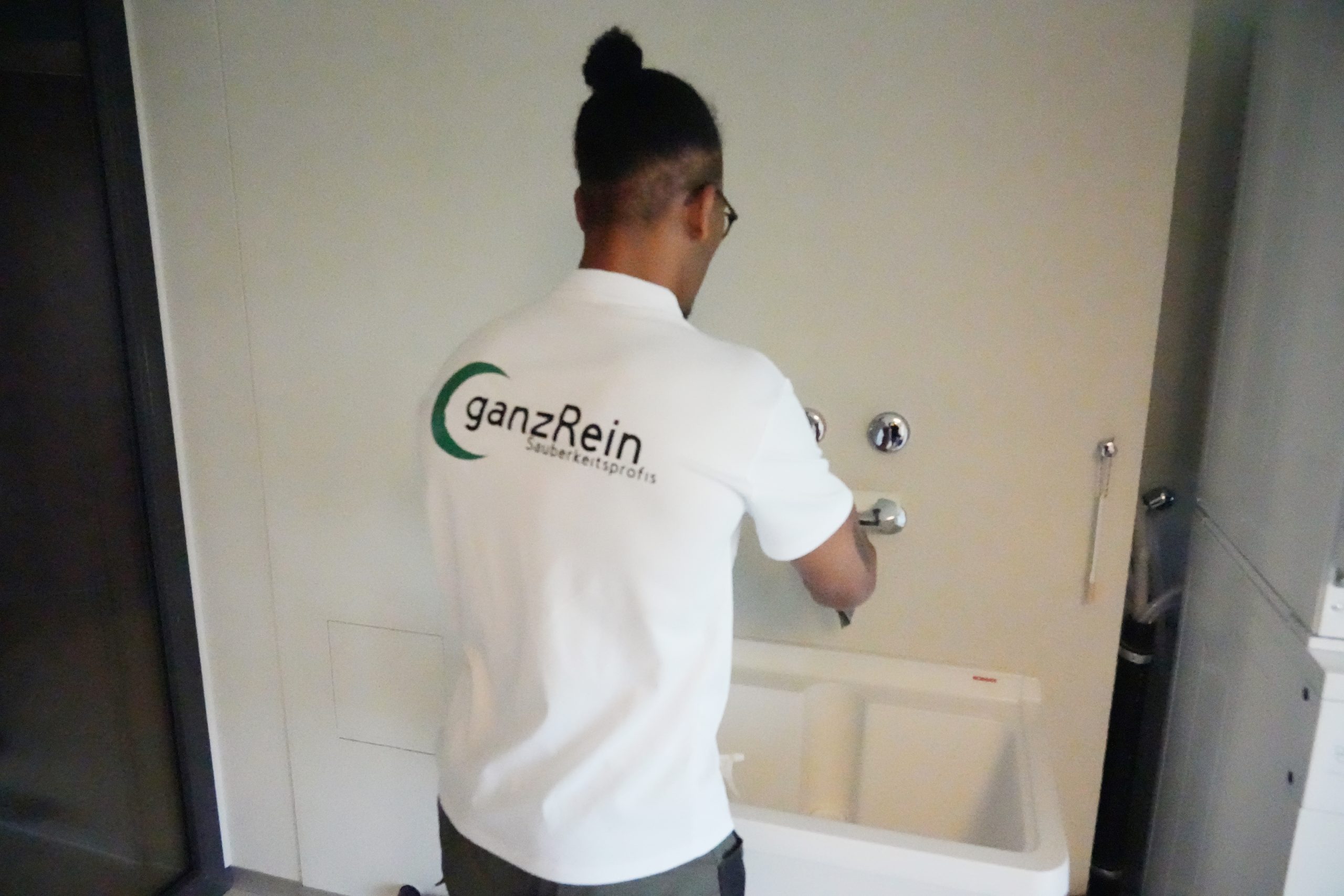 ganzRein führt eine gründliche Spezialreinigung nach Bauarbeiten in einem Neubau durch.